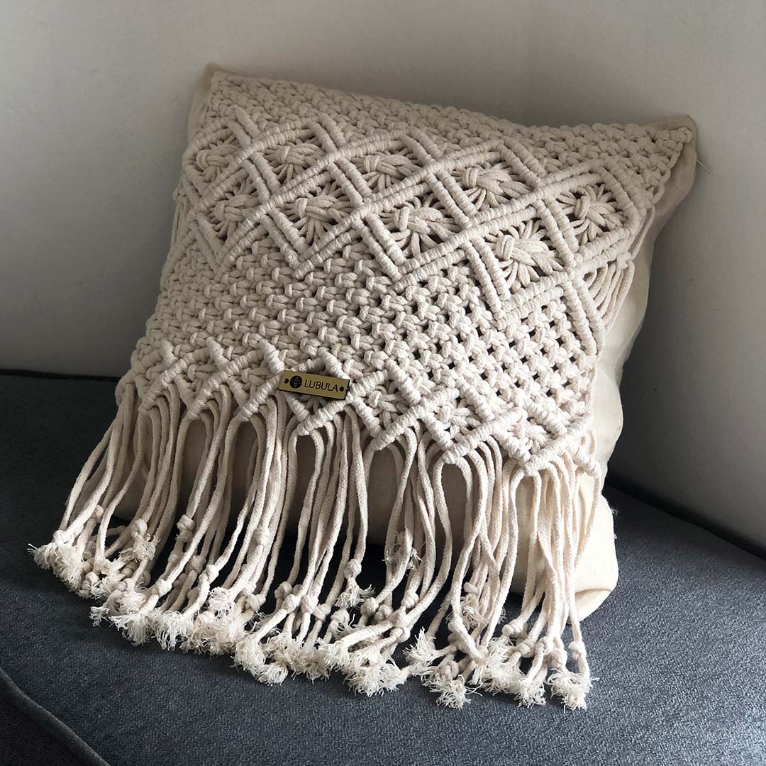 Cojin con Macrame 40 x 40 cm